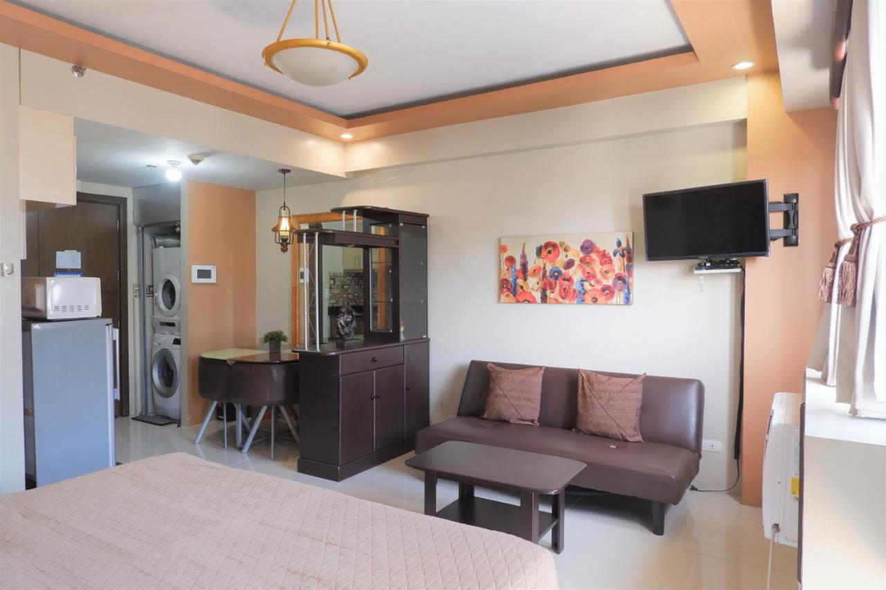 One Palm Tree Villas Manila Bagian luar foto