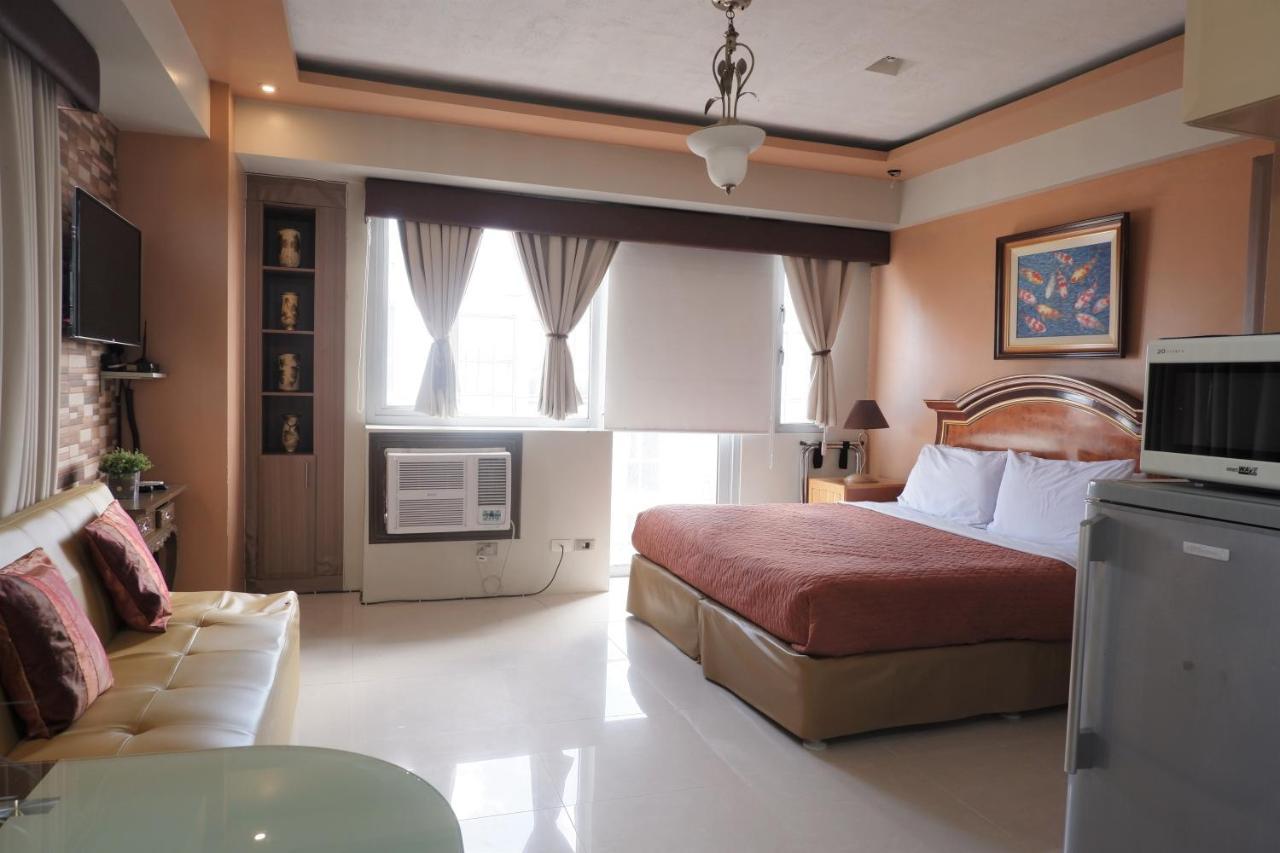 One Palm Tree Villas Manila Bagian luar foto
