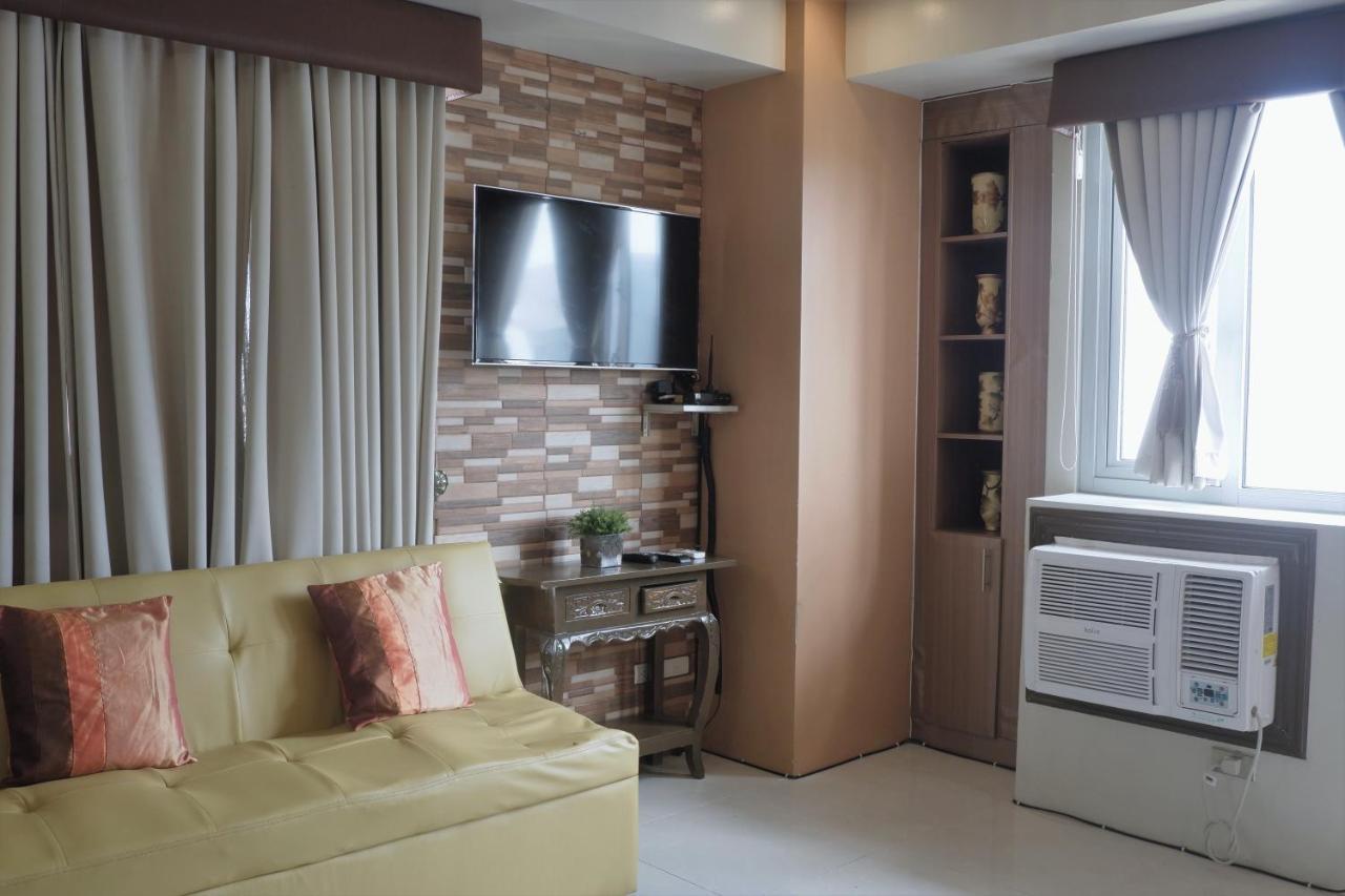 One Palm Tree Villas Manila Bagian luar foto