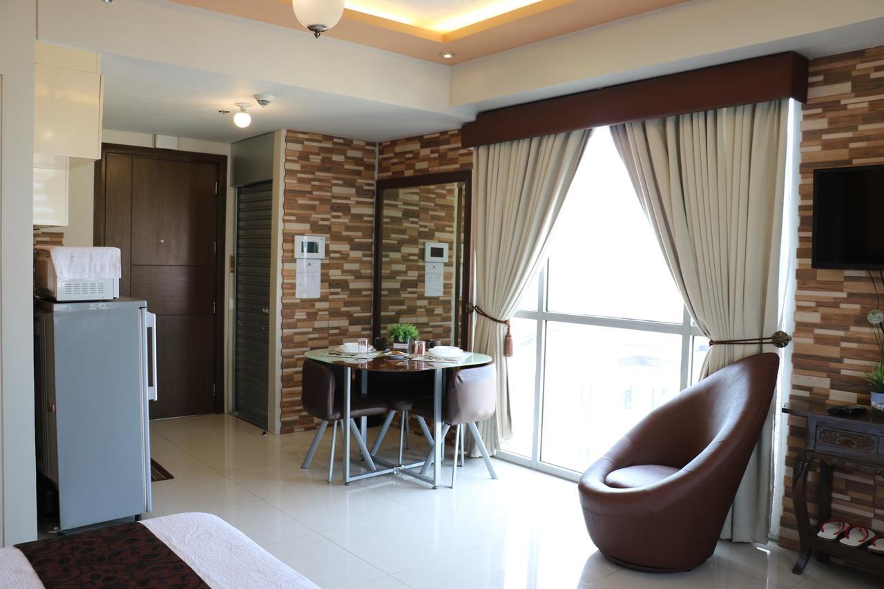 One Palm Tree Villas Manila Bagian luar foto