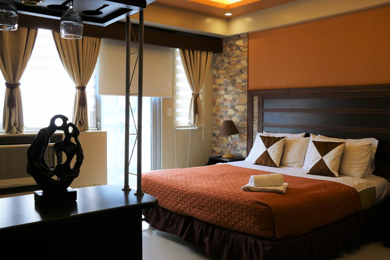 One Palm Tree Villas Manila Bagian luar foto