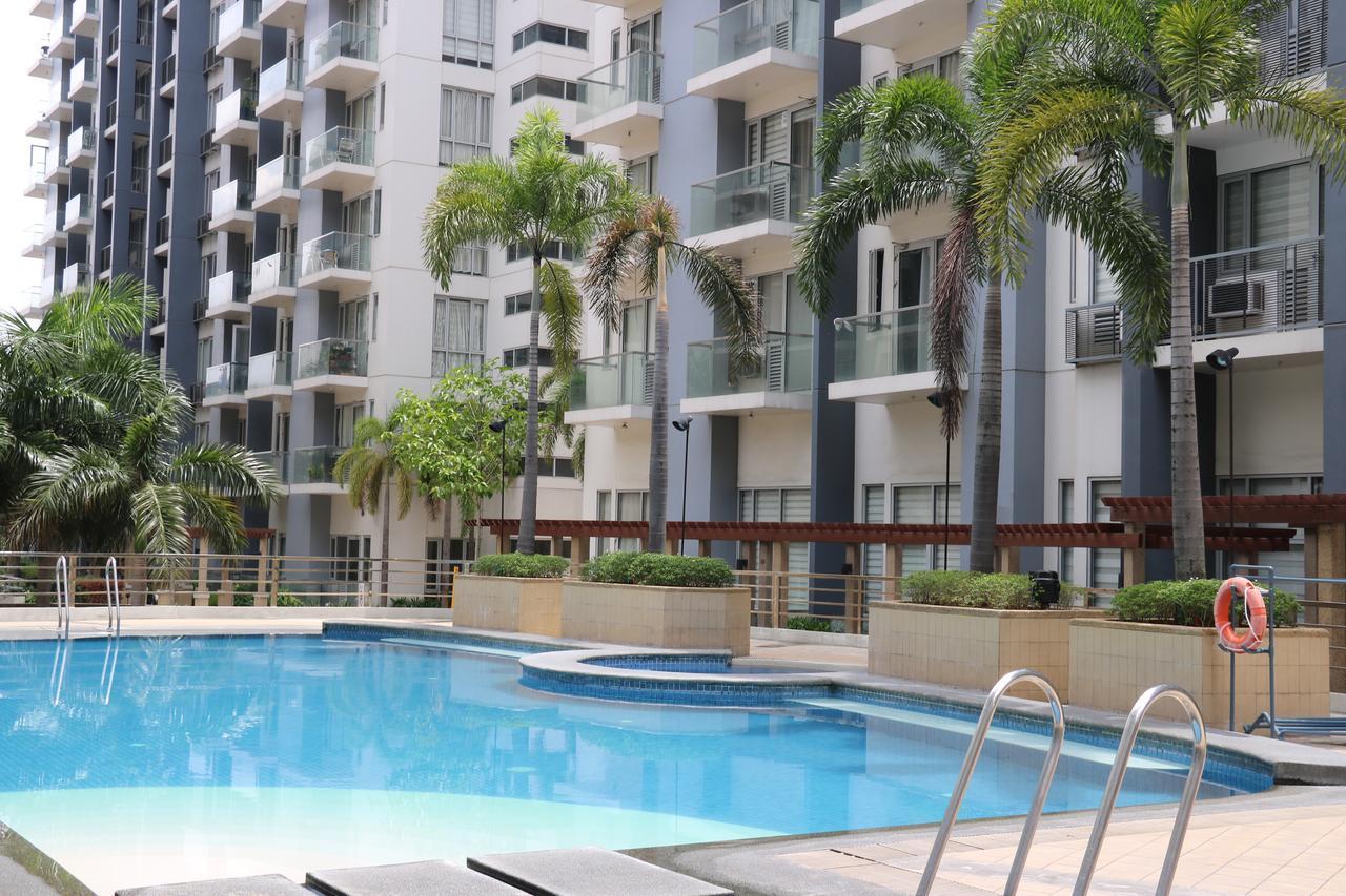 One Palm Tree Villas Manila Bagian luar foto