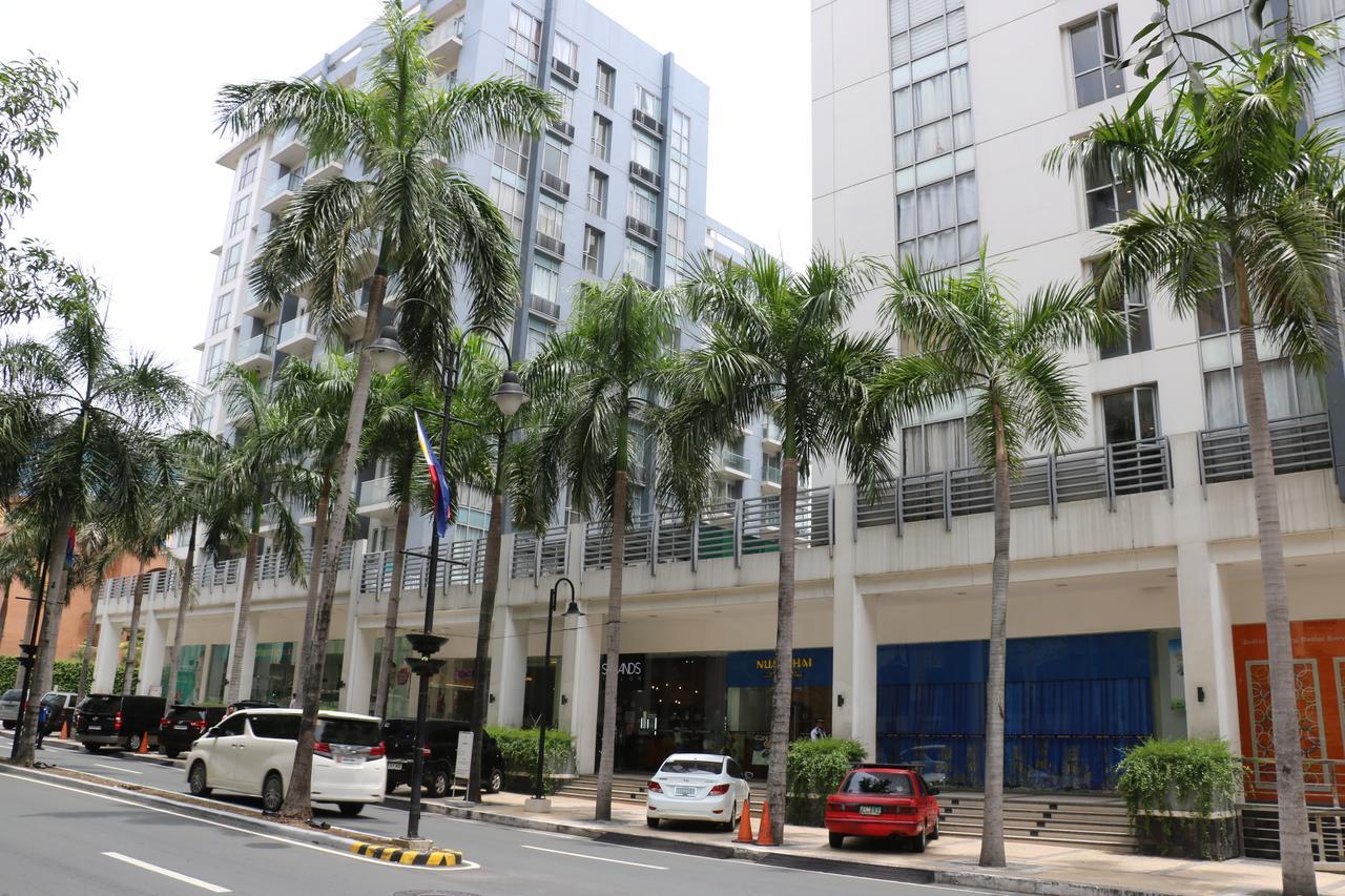 One Palm Tree Villas Manila Bagian luar foto