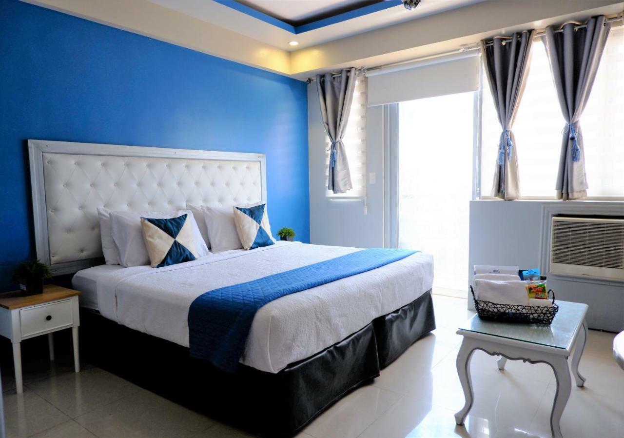 One Palm Tree Villas Manila Bagian luar foto